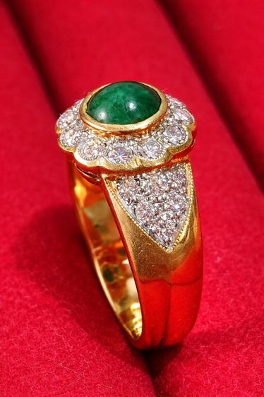 แหวนทองแท้ 90 เปอเซนต์ 6.00 กรัม หยกเขียวธรรมชาติ ทรงดอกไม้ ล้อมเพชร งานสวยหรู รูปที่ 2