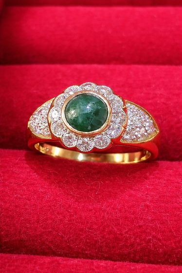 แหวนทองแท้ 90 เปอเซนต์ 6.00 กรัม หยกเขียวธรรมชาติ ทรงดอกไม้ ล้อมเพชร งานสวยหรู