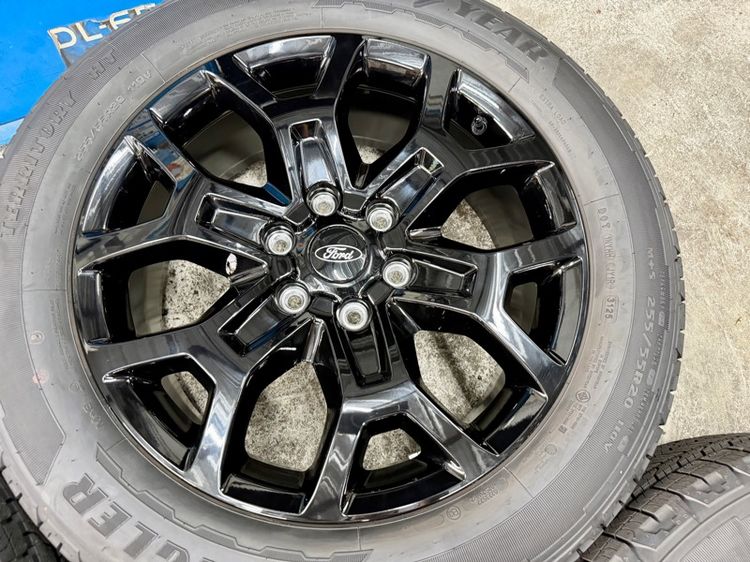 ล้อแม็ก FORD EVEREST ขอบ 20“ ถอดป้ายแดง ยาง GOODYEAR 255-55R20 ปี 25 สีเส้นตุ่มหน้ายางยังอยู่ครบ รูปที่ 7