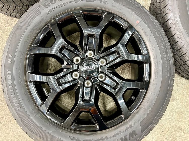 ล้อแม็ก FORD EVEREST ขอบ 20“ ถอดป้ายแดง ยาง GOODYEAR 255-55R20 ปี 25 สีเส้นตุ่มหน้ายางยังอยู่ครบ รูปที่ 5