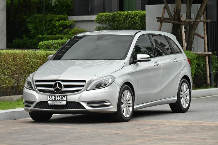 รถ Mercedes-Benz B-Class B180 สี บรอนซ์เงิน