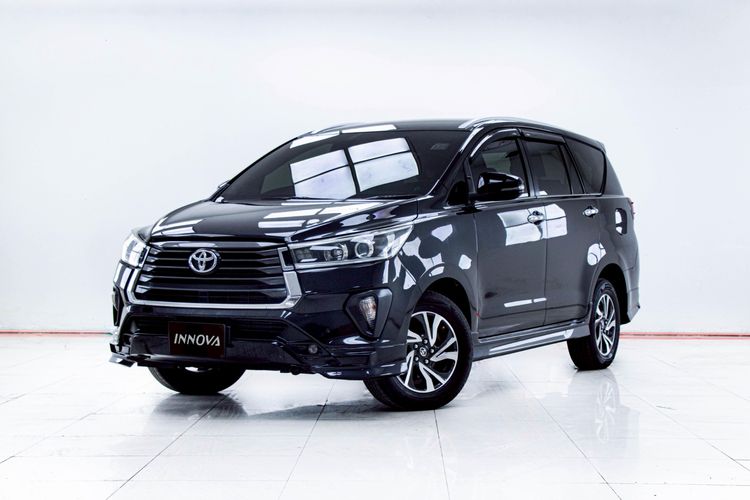 รถ Toyota Innova 2.8 Crysta สี ดำ