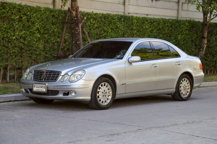 รถ Mercedes-Benz E-Class E200 สี บรอนซ์เงิน