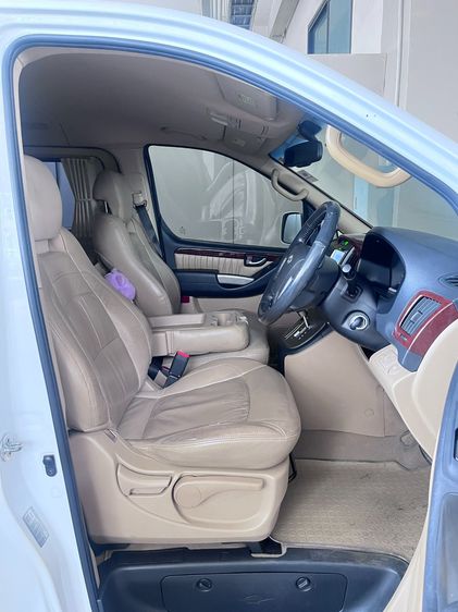 รถ Hyundai Grand Starex 2.5 VIP สี ขาว