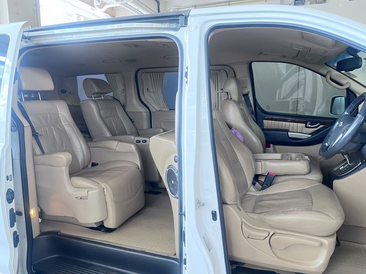 Hyundai Grand Starex 2013 2.5 VIP Van ดีเซล ไม่ติดแก๊ส เกียร์อัตโนมัติ ขาว รูปที่ 2