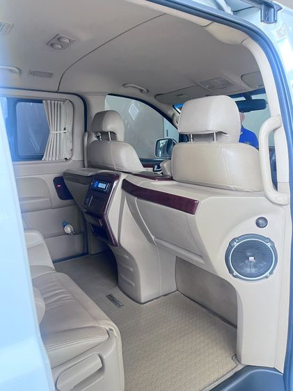 Hyundai Grand Starex 2013 2.5 VIP Van ดีเซล ไม่ติดแก๊ส เกียร์อัตโนมัติ ขาว รูปที่ 3