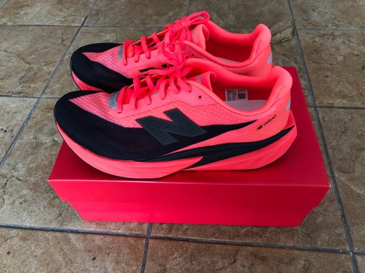 รองเท้าวิ่ง New Balance Rebel v5 สี Urgent Red รูปที่ 2