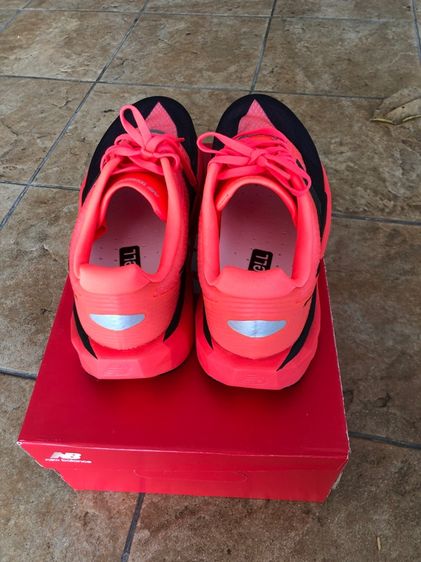 รองเท้าวิ่ง New Balance Rebel v5 สี Urgent Red รูปที่ 3
