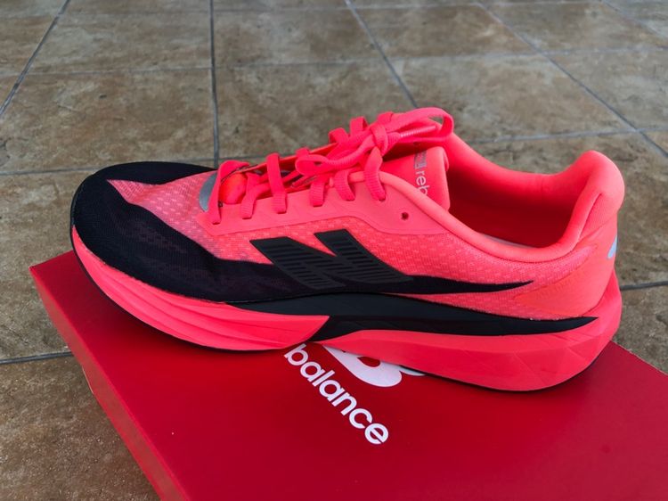 รองเท้าวิ่ง New Balance Rebel v5 สี Urgent Red รูปที่ 7