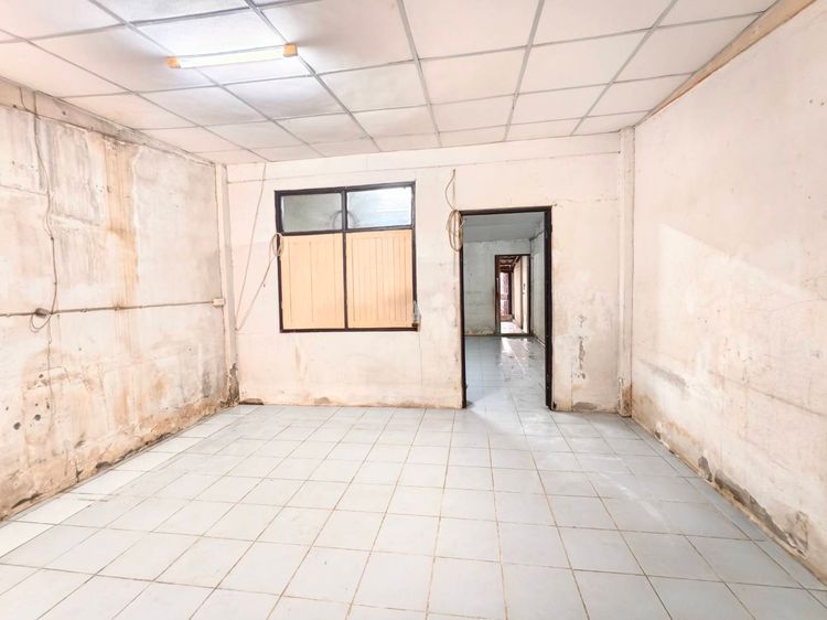 ไม่มี สร้างเสร็จก่อน 2010 ขายทาวเฮ้าชั้นเดียวตามสภาพ ซอยเคหะร่มเกล้า 23 ต้นซอย รูปที่ 4