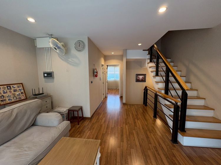 ทาวน์โฮม3ชั้น พร้อมอยู่บนถ.รัชดา-รามอินทรา