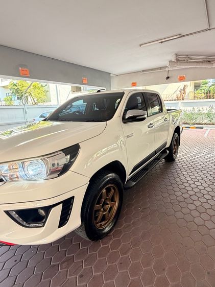 รถ Toyota Hilux Revo 2.4 E Prerunner สี ขาว