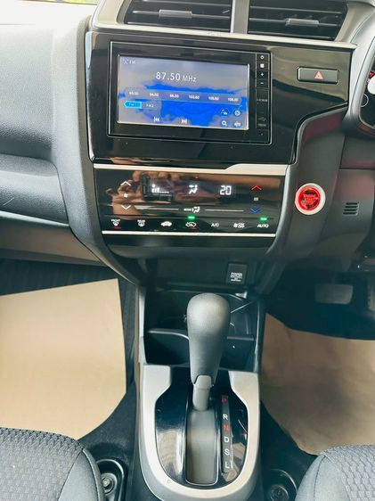 Honda Jazz 2017 1.5 V Plus i-VTEC Sedan เบนซิน ไม่ติดแก๊ส เกียร์อัตโนมัติ เทา รูปที่ 3