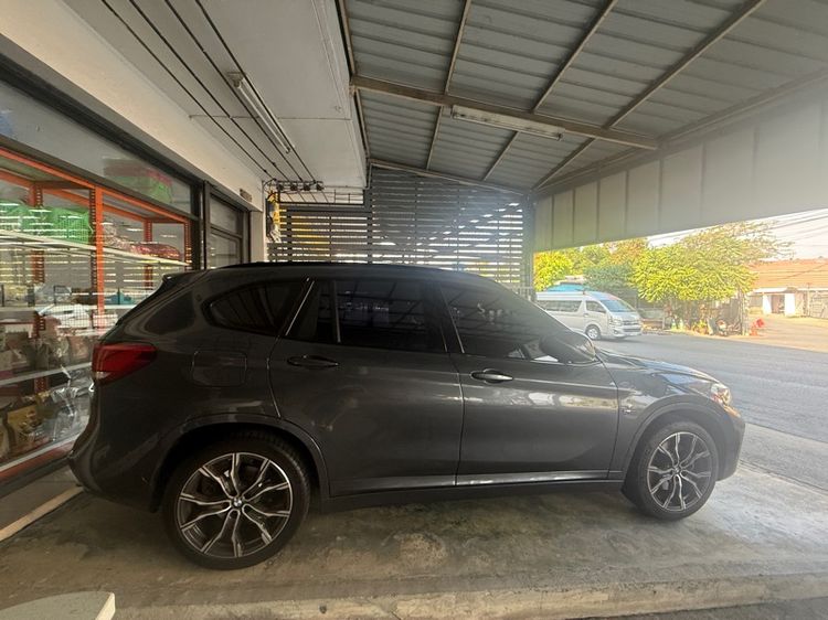 BMW X1 2022 2.0 sDrive20d M Sport Sedan ดีเซล ไม่ติดแก๊ส เกียร์อัตโนมัติ เทา รูปที่ 3
