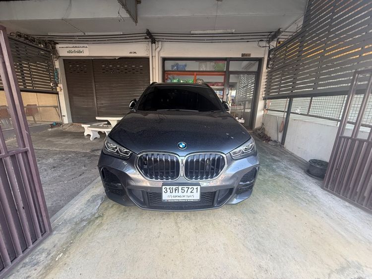BMW X1 2022 2.0 sDrive20d M Sport Sedan ดีเซล ไม่ติดแก๊ส เกียร์อัตโนมัติ เทา รูปที่ 2