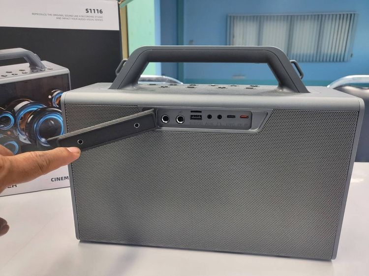 ลำโพง Bluetooth Karaoke พร้อม Mic ไร้สาย 2 ตัว กำลังขับ 200W มือสองสวยๆ รูปที่ 9