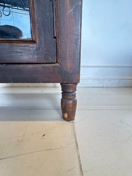 ตู้เก็บของไม้สัก สไตล์วินเทจ 2 บานเปิดกระจก ขากลึงกลม รูปที่ 14