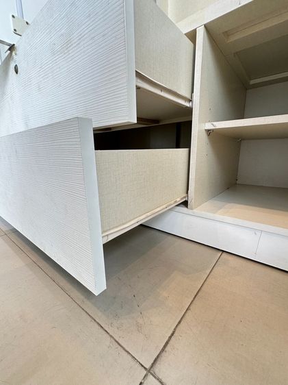 ตู้เสื้อผ้า 2 บานเปิดทึบ 2 บานเปิดกระจก 2 ลิ้นชัก แบรนด์ INDEX   รูปที่ 10