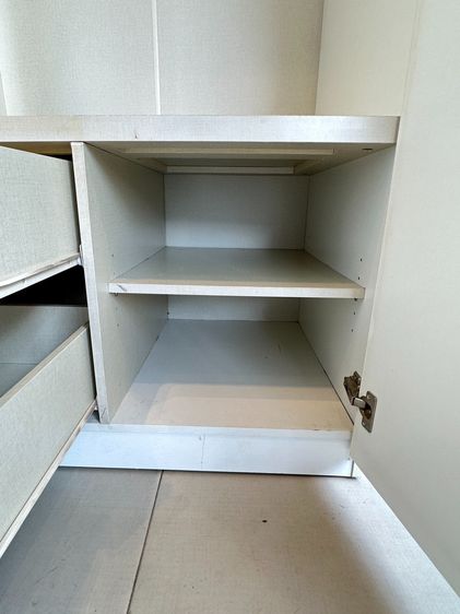 ตู้เสื้อผ้า 2 บานเปิดทึบ 2 บานเปิดกระจก 2 ลิ้นชัก แบรนด์ INDEX   รูปที่ 8