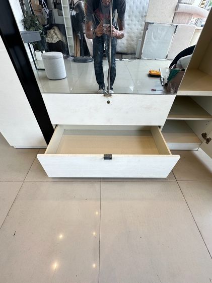 ตู้เสื้อผ้า 2 บานเปิดทึบ 2 บานเปิดกระจก 2 ลิ้นชัก แบรนด์ INDEX   รูปที่ 11