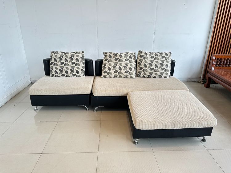 น้ำตาล 2 ที่นั่ง โซฟาแอล (แอลสลับฝั่งได้) เบาะผ้าสีครีม หมอนลายดอกไม้