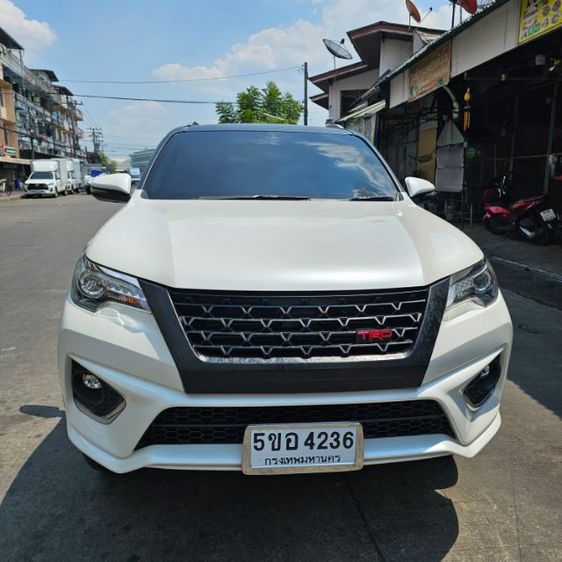 Toyota Fortuner 2018 2.8 TRD Sportivo Utility-car ดีเซล ไม่ติดแก๊ส เกียร์อัตโนมัติ ขาว รูปที่ 2