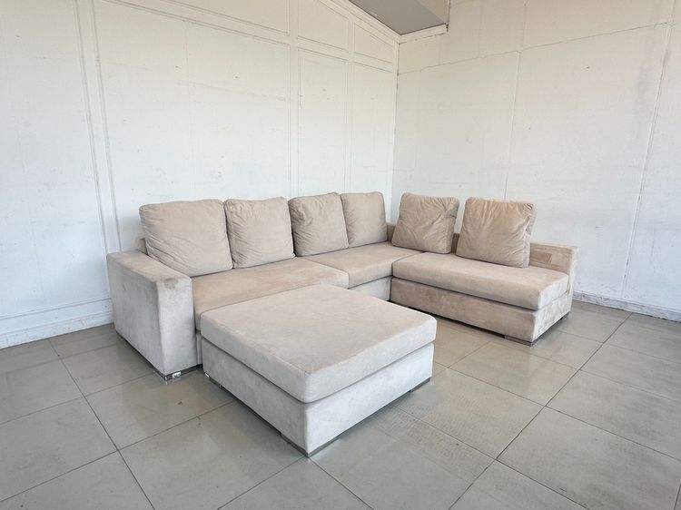 โซฟาแอล (แอลสลับฝั่งได้) พร้อมสตูล เบาะผ้ากำมะหยี่สีครีม ถอดปลอกได้ โครงไม้ MDF ขาสเตนเลส  รูปที่ 3