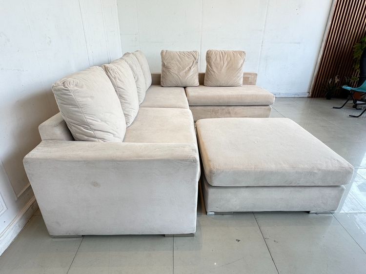 โซฟาแอล (แอลสลับฝั่งได้) พร้อมสตูล เบาะผ้ากำมะหยี่สีครีม ถอดปลอกได้ โครงไม้ MDF ขาสเตนเลส  รูปที่ 6