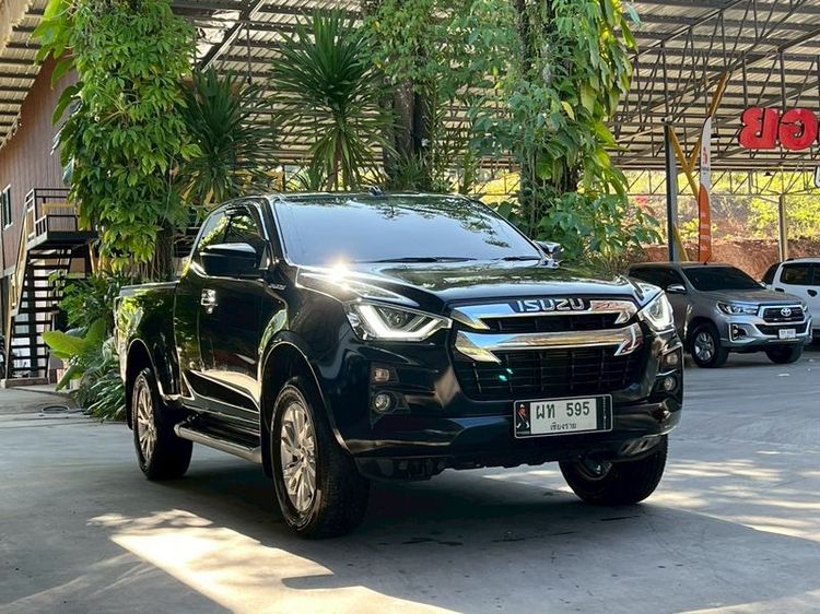รถ Isuzu D-MAX 1.9 Hi-Lander L สี ดำ