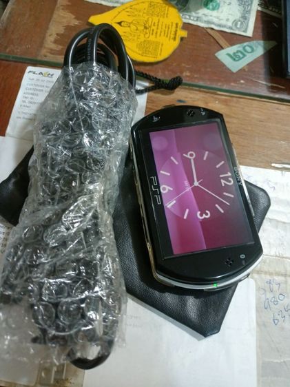 เครื่องเล่นเกมส์พกพา Sony PSP GO PSP-N1001 มือสองสภาพดี ความจุ 16gb.พร้อมเมม สายชร์าจ มีเกมส์ในเครื่อง ปุ่มลื่นแบตอึด มีเคสหลัง เดิมทั้งหมด รูปที่ 12