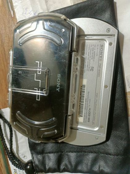 เครื่องเล่นเกมส์พกพา Sony PSP GO PSP-N1001 มือสองสภาพดี ความจุ 16gb.พร้อมเมม สายชร์าจ มีเกมส์ในเครื่อง ปุ่มลื่นแบตอึด มีเคสหลัง เดิมทั้งหมด รูปที่ 8