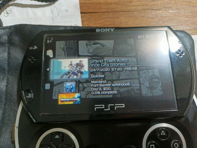 เครื่องเล่นเกมส์พกพา Sony PSP GO PSP-N1001 มือสองสภาพดี ความจุ 16gb.พร้อมเมม สายชร์าจ มีเกมส์ในเครื่อง ปุ่มลื่นแบตอึด มีเคสหลัง เดิมทั้งหมด รูปที่ 5