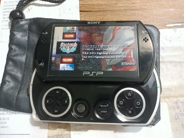 เครื่องเล่นเกมส์พกพา Sony PSP GO PSP-N1001 มือสองสภาพดี ความจุ 16gb.พร้อมเมม สายชร์าจ มีเกมส์ในเครื่อง ปุ่มลื่นแบตอึด มีเคสหลัง เดิมทั้งหมด รูปที่ 4