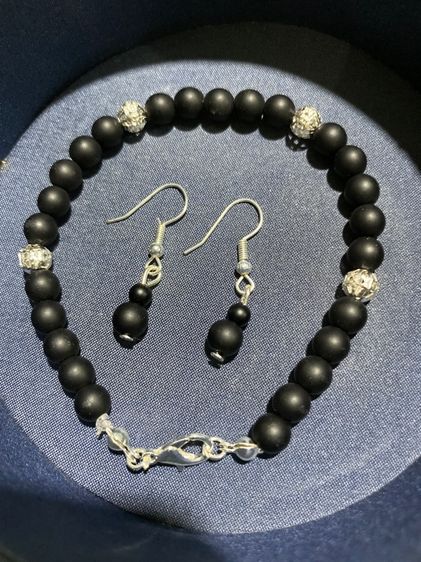 สร้อยข้อมือแถมต่างหูนิล