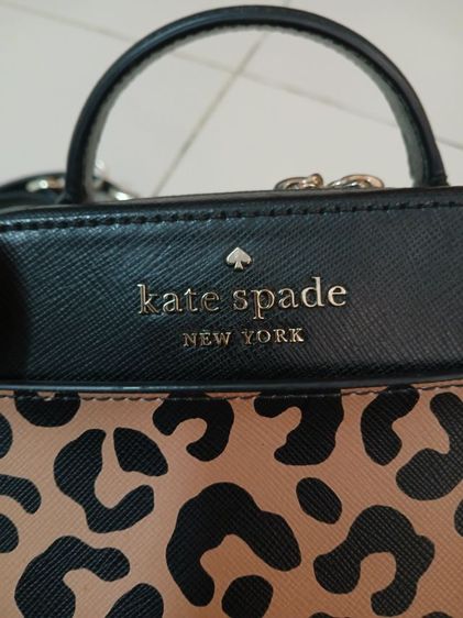 Kate Spade รุ่น Daisy Graphic Leopard Vanity Crossbody  รูปที่ 7