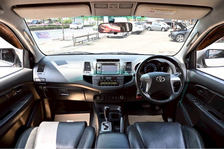 Toyota Fortuner 2012 3.0 V 4WD Utility-car ดีเซล ไม่ติดแก๊ส เกียร์อัตโนมัติ ขาว รูปที่ 4