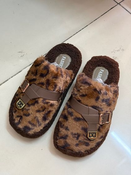 รองเท้าสลิปเปอร์