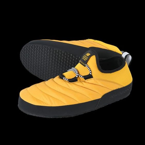 ผู้ชาย เหลือง รองเท้าวิ่ง New Balance “CARAVAN MOC” 40 25cm.