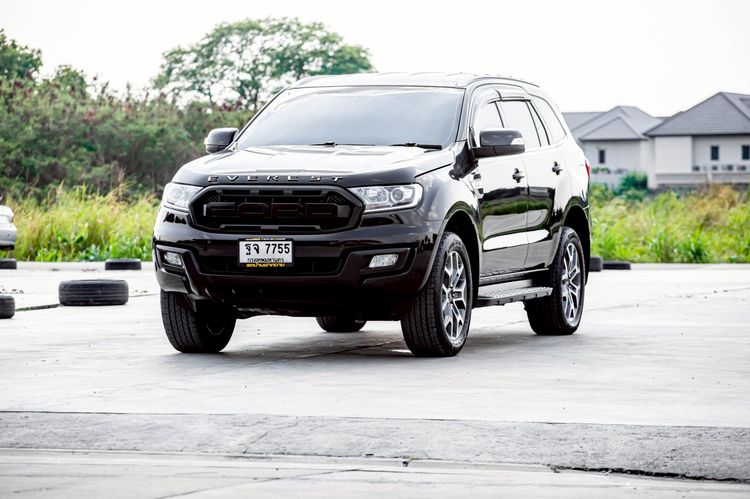 รถ Ford Everest 2.2 Titanium Plus สี ดำ