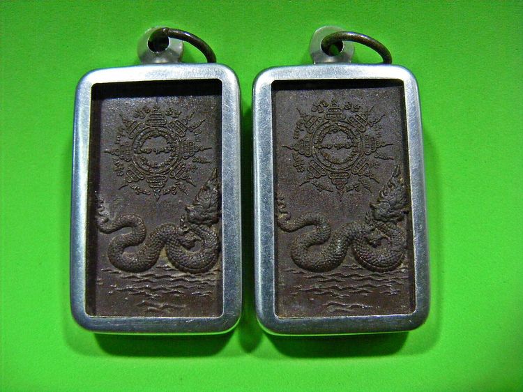 ผงเหล็กน้ำพี้แม่เหล็กดูดติด พญานาคคู่ สวยเข้มขลัง