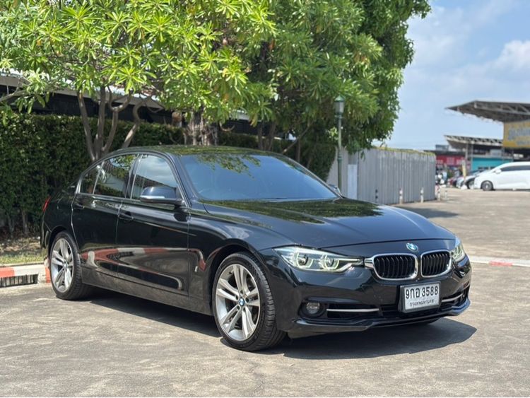 BMW Series 3 2019 330e Sedan ปลั๊กอินไฮบริด (PHEV) ไม่ติดแก๊ส เกียร์อัตโนมัติ ดำ รูปที่ 2