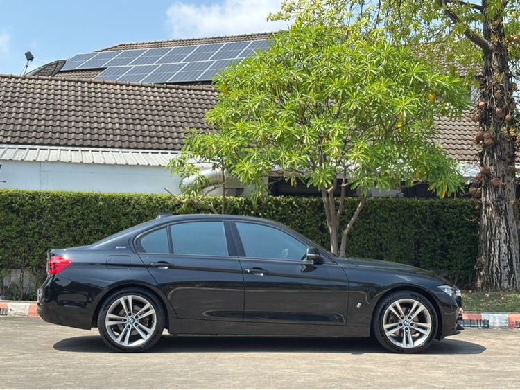 BMW Series 3 2019 330e Sedan ปลั๊กอินไฮบริด (PHEV) ไม่ติดแก๊ส เกียร์อัตโนมัติ ดำ รูปที่ 4