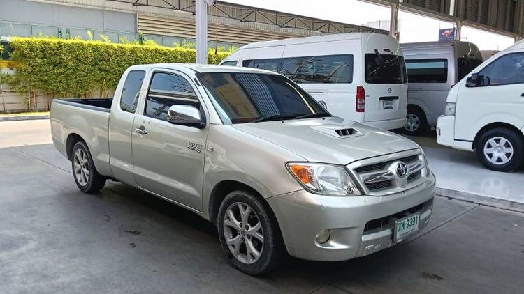 รถ Toyota Hilux Vigo 3.0 E สี บรอนซ์เงิน