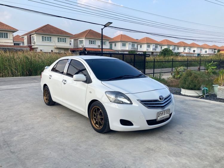 รถ Toyota Vios 1.5 J สี ขาว