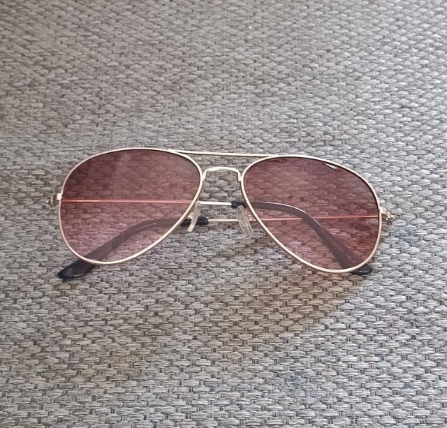แว่นกันแดดมีสามแบรนด์: DOLCENZTA   SAFARI  Ray-Ban อันละ150฿ รูปที่ 10