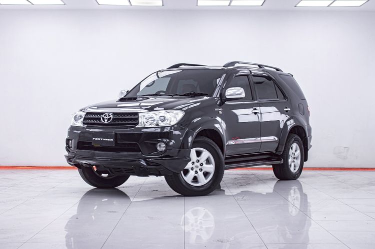 รถ Toyota Fortuner 3.0 V 4WD สี ดำ