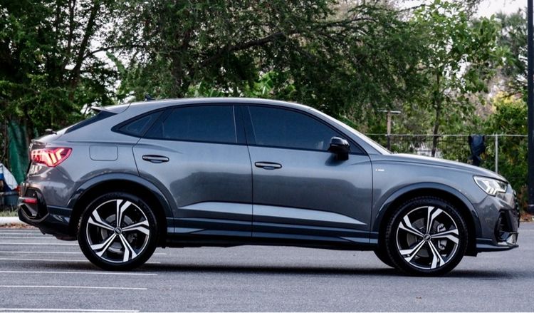 Audi Audi Q3  2021 2.0 TFSI Quattro 4WD Sedan เบนซิน ไม่ติดแก๊ส เกียร์อัตโนมัติ เทา รูปที่ 4