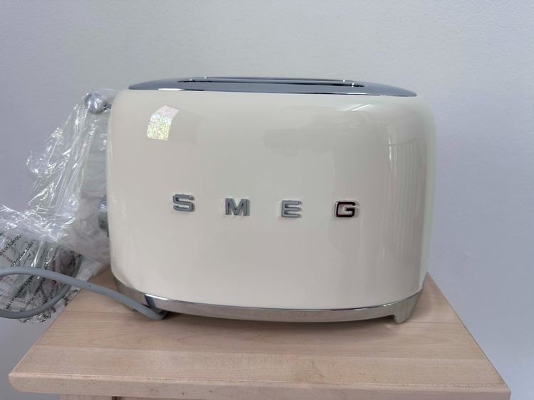 ขาย SMEG Toaster 2 Slots เครื่องปิ้งขนมปัง (สีครีม) ไม่เคยผ่านการใช้งาน สภาพมือหนึ่งในราคามือสอง รูปที่ 2