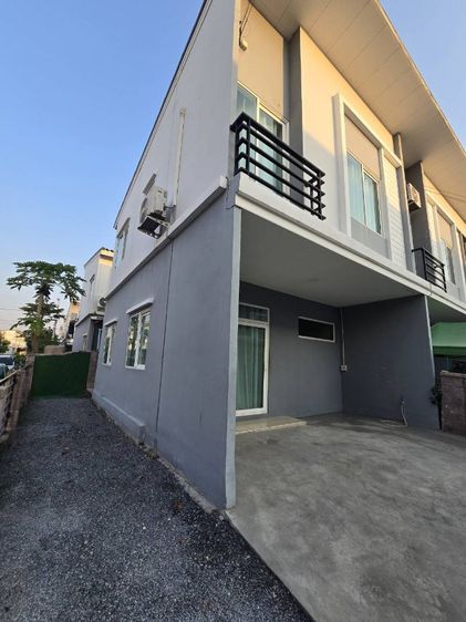 มีบางส่วน ไม่ใช่ ทาวน์โฮม 2 ชั้น หลังมุม  โครงการ: กัสโต้ บางนา–สุวรรณภูมิ (Gusto Bangna– Suvarnabhumi) ซอยวัดศรีวารีน้อย เชื่อมต่อมอเตอร์เวย์สาย 7
 รูปที่ 3