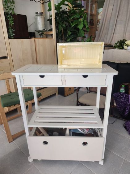 ชั้นไม้ มีล้อ แถม ชั้นว่างโมเดลมีไฟ  (มารับเอง)